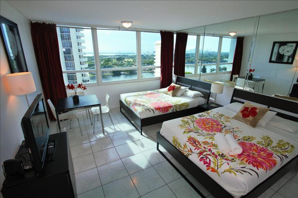Castle 1118 Studio Bayview Direct Beach Access, Tennis, Pool, Restaurants, Free Parking ميامي بيتش المظهر الخارجي الصورة